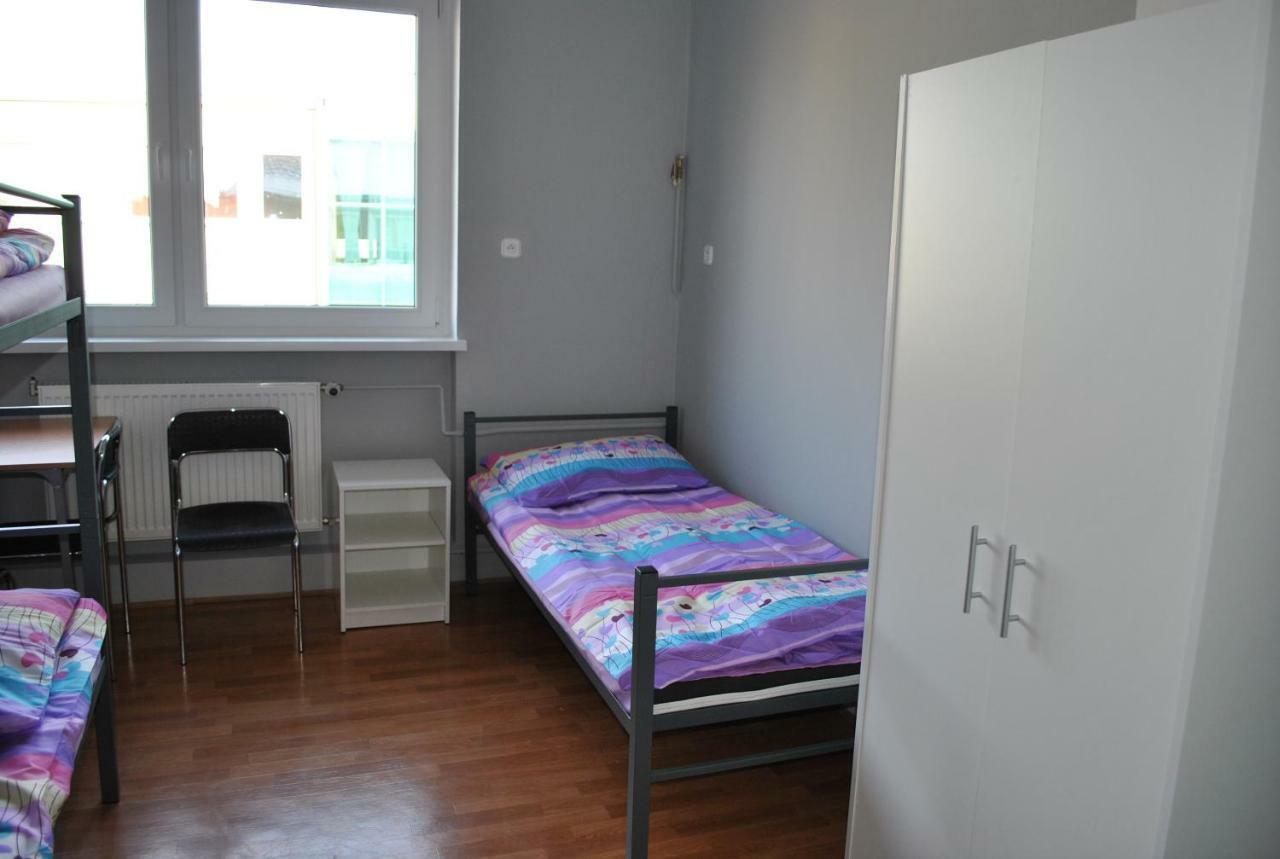 Hostel Pod Topolami Zielona Góra Exterior foto