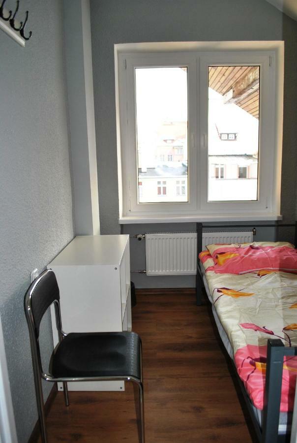 Hostel Pod Topolami Zielona Góra Exterior foto